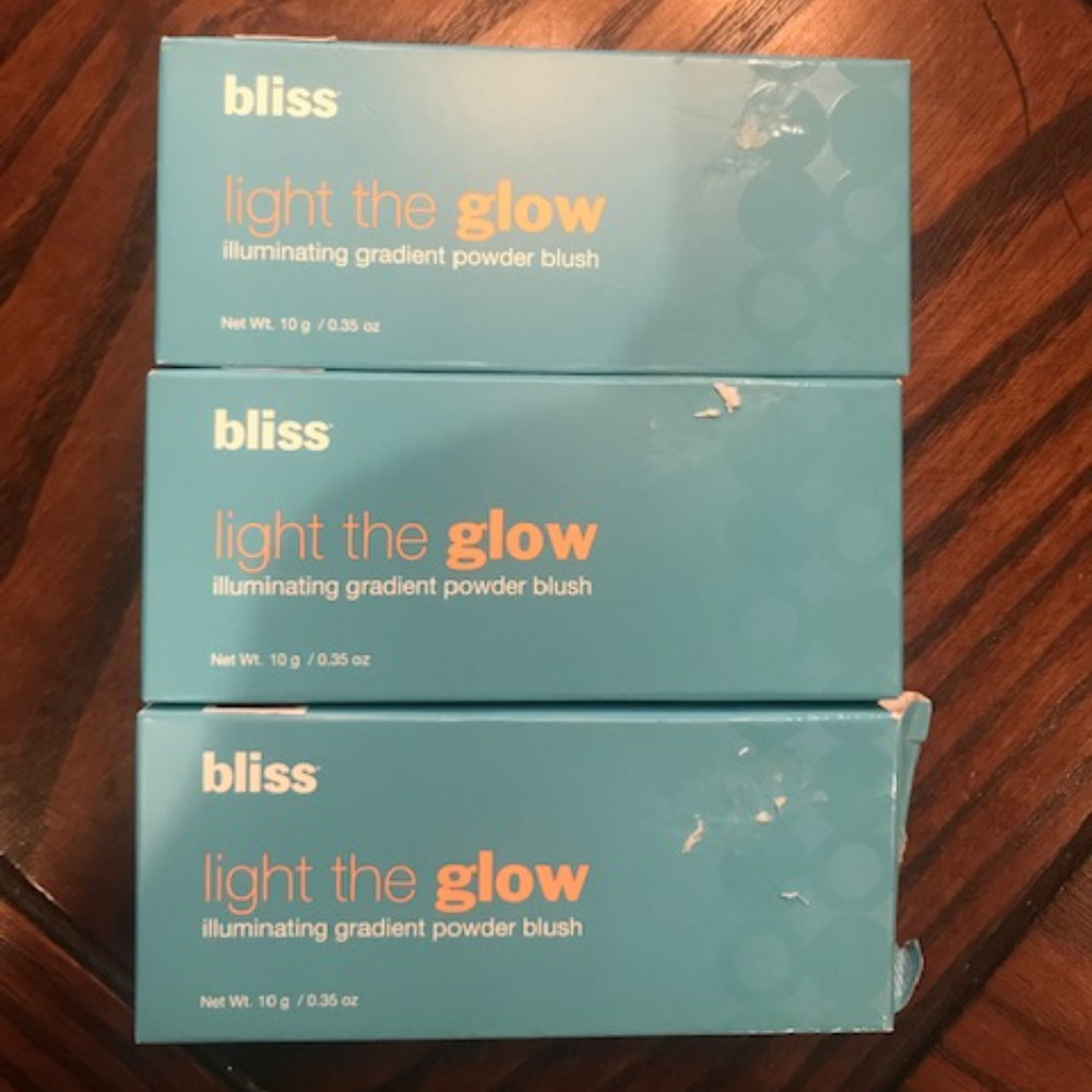 BLISS Light the Glow Powder Blush - Picture 2 of 2